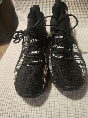 Black Athletic Lace-Up Women's Sneakers with 'Just So' Graphic Size 9